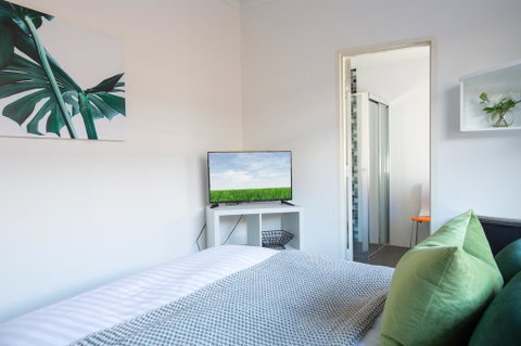 Cosy And Bright Studio Next To Westmead Hospital - Holiday Byron Bay 1