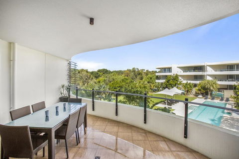 COTTON BEACH APARTMENT 33 WITH POOL VIEWS - Holiday Byron Bay 2