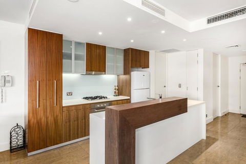 COTTON BEACH APARTMENT 33 WITH POOL VIEWS - Holiday Byron Bay 1
