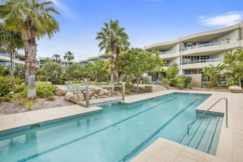COTTON BEACH APARTMENT 33 WITH POOL VIEWS - Holiday Byron Bay 0