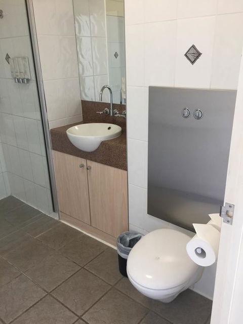 Country Roads Motor Inn Dysart - Holiday Byron Bay 2