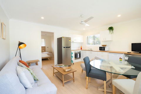 Cozy 1 Bedroom Apartment Minutes From The Beach - Holiday Byron Bay 2