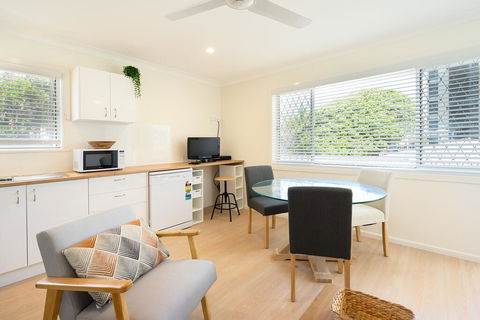 Cozy 1 Bedroom Apartment Minutes From The Beach - Holiday Byron Bay 0
