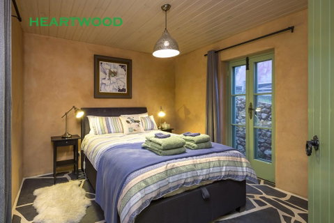 Crafers Cottages - Holiday Byron Bay 2