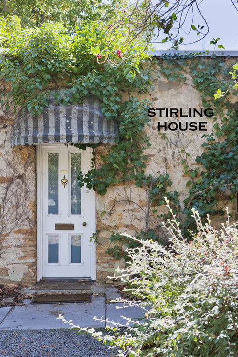 Crafers Cottages - Holiday Byron Bay 3