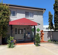 Crest Motor Inn - Holiday Byron Bay