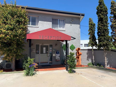 Crest Motor Inn - Holiday Byron Bay 0