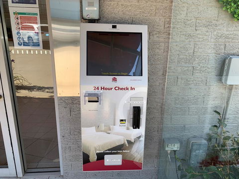 Crest Motor Inn - Holiday Byron Bay 1