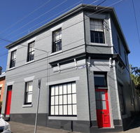 Cromwell Apartment - 3 Red Doors Battery Point - Holiday Byron Bay