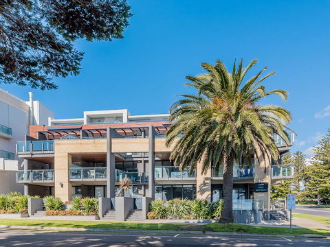 Cscape 3brm Apartment With A View - Holiday Byron Bay 0