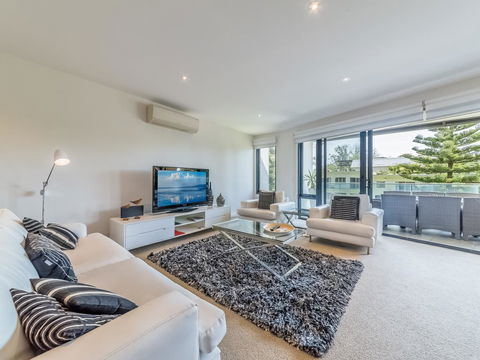 Cscape 3brm Apartment With A View - Holiday Byron Bay 3