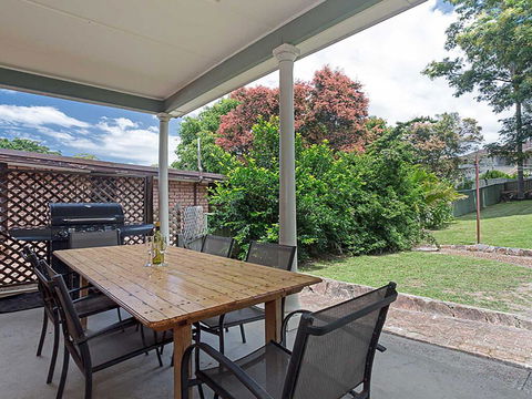 Cuddles Cottage' 4 Christmas Bush Avenue - Pet Friendly Holiday House Near Dutchies - Holiday Byron Bay 0
