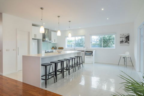 Currawong Close - Heated Pool, Home Theatre, WiFi, 4 Bdrm, Pool Table - Holiday Byron Bay 2