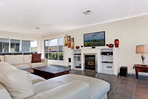 Cypress Point Lodge - Holiday Byron Bay 2