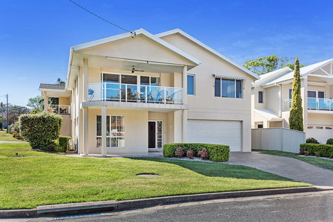 Danalene Parade, 1/25 - Holiday Byron Bay 0