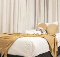 Darling Harbour Luxury Service Apartment - Holiday Byron Bay