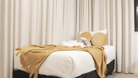 Darling Harbour Luxury Service Apartment - Holiday Byron Bay 0