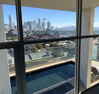 Darlinghurst Spacious apartment with balcony and pool with harbour views - Holiday Byron Bay