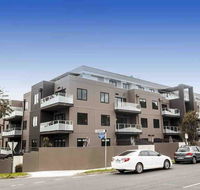 Deakin 2Bed 2Bath and Free parking