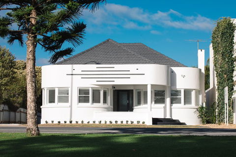Deco Beach Luxury Apartments - Holiday Byron Bay 0