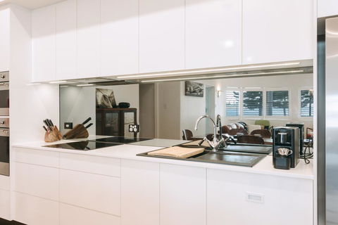 Deco Beach Luxury Apartments - Holiday Byron Bay 2
