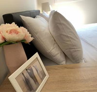 Delicate Bedroom in Bentleigh East - Holiday Byron Bay