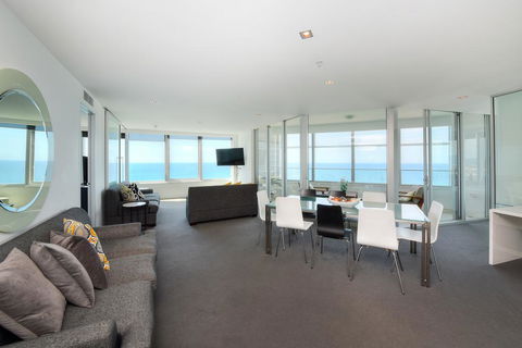 Deluxe Private Apartment In Surfers Paradise - Holiday Byron Bay 3