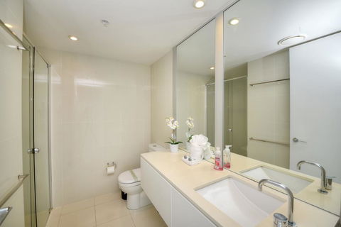 Deluxe Private Apartment In Surfers Paradise - Holiday Byron Bay 2