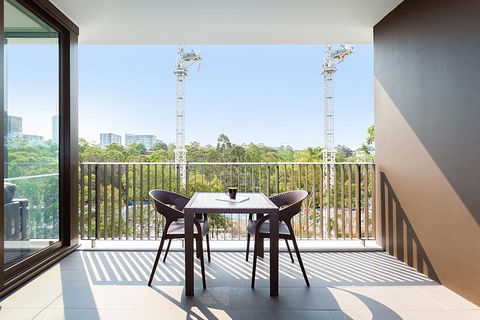 Designer Apartment With Balcony In Quiet Suburb - Holiday Byron Bay 3