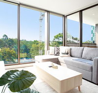 Designer Apartment with Balcony in Quiet Suburb - Holiday Byron Bay