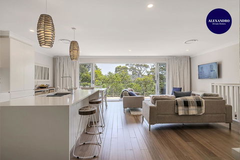 DESIGNER HOLIDAY BEACH PAD // 4 BED // COPA - Holiday Byron Bay 0