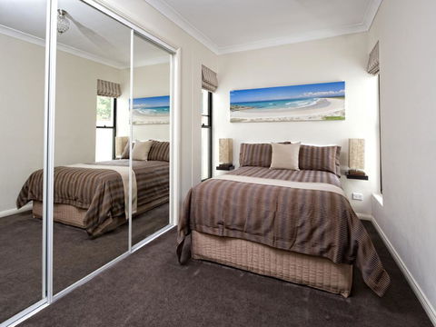 Dolphin Shores - Holiday Byron Bay 1