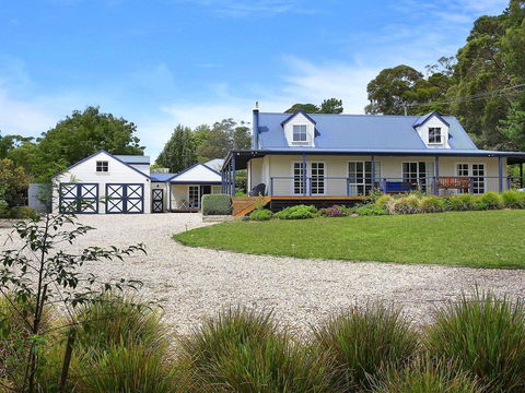 Duncraig House - Open Fireplace, Spa, Pet Friendly - Holiday Byron Bay 0