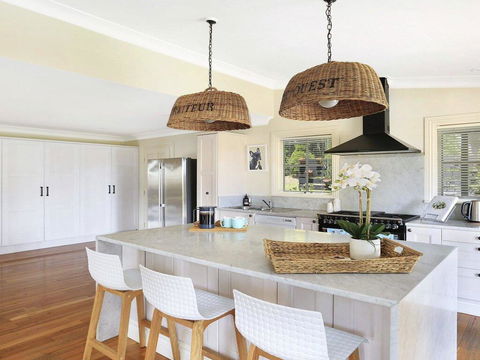 Duncraig House - Open Fireplace, Spa, Pet Friendly - Holiday Byron Bay 3