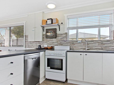 Dunkarein - 600m To Bosom Beach - Holiday Byron Bay 1