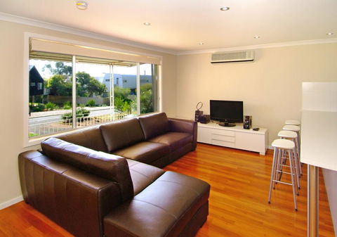 Eagle Bay Beach House - Holiday Byron Bay 1