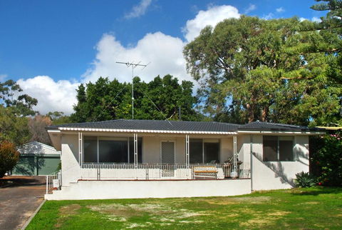 Eagle Bay Beach House - Holiday Byron Bay 0