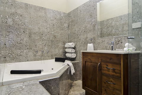 Eagle Foundry Bed & Breakfast - Holiday Byron Bay 1