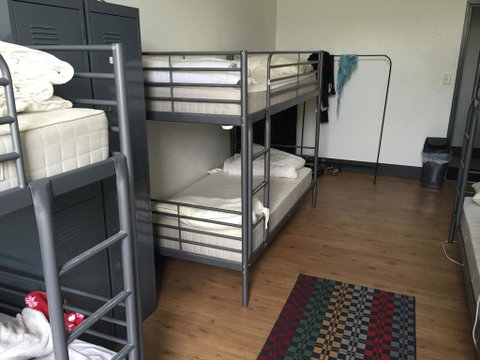 EBS Sydney Hostel - Holiday Byron Bay 1