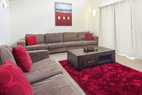 Eclipse 5- Spacious Townhouse - Holiday Byron Bay 0