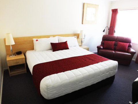 Edinburgh Motor Inn - Holiday Byron Bay 1
