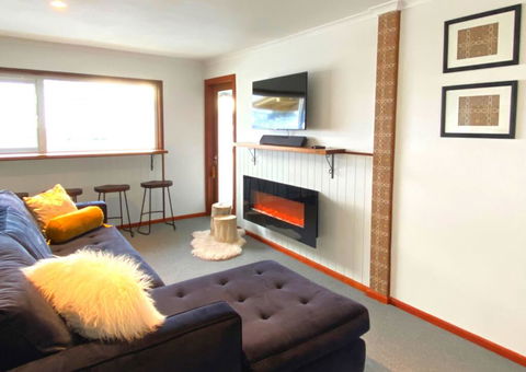 Eiger Chalet - Holiday Byron Bay 1
