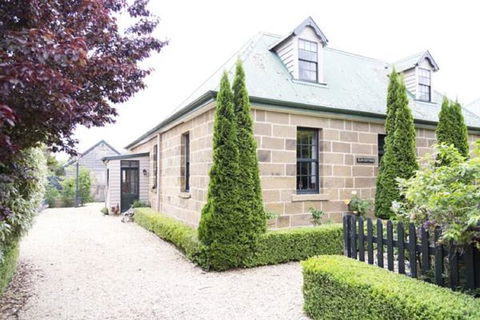 Elm Cottage Barn - Holiday Byron Bay 0