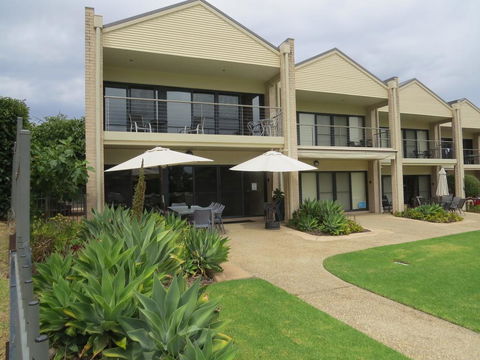 ELSINOR Townhouse 10 Mulwala - Holiday Byron Bay 0