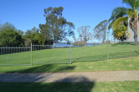 ELSINOR Townhouse 4 Mulwala - Holiday Byron Bay 1
