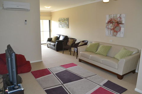 ELSINOR Townhouse 8 Mulwala - Holiday Byron Bay 3