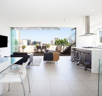 Enjoy Leafy Urban Outlooks in Modern Lifestyle Retreat - Holiday Byron Bay