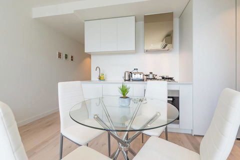 EQ Tower Luxury 1 Bedroom Central Melbourne - Holiday Byron Bay 3