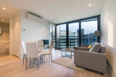EQ Tower Luxury 1 Bedroom Central Melbourne - Holiday Byron Bay 0