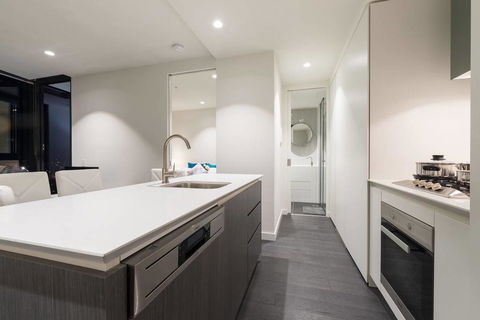 EQ Tower Luxury 2 Bedroom Skyline CBD Apartment - Holiday Byron Bay 3